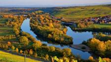 Mainschleife bei Nordheim, Bayern, Deutschland (© Rüdiger Hess/geo-select FotoArt) Bing Everyday Wallpaper 2016-10-24