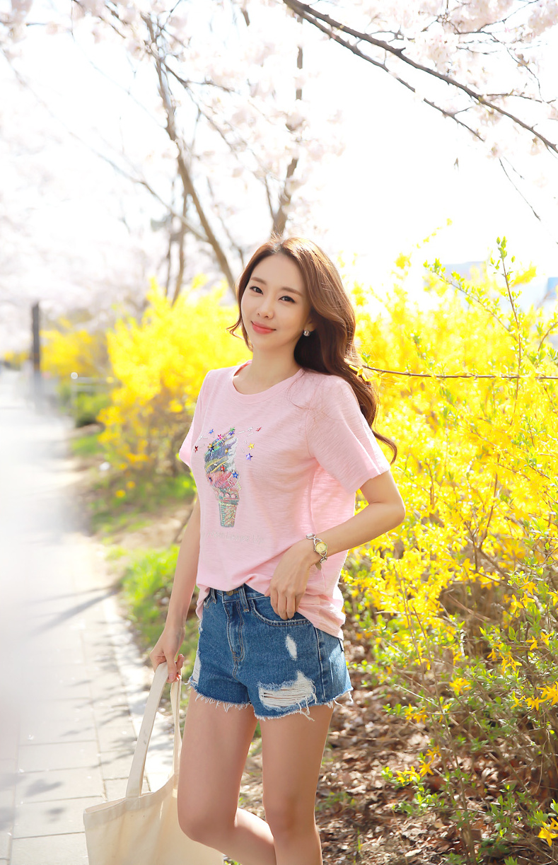 美女牛仔短裤写真, IS6lzJ [性感 妹子 Sexy Girls] url = http://img.orzaa.com/co/2016/10/24/09/20161024364.jpg
