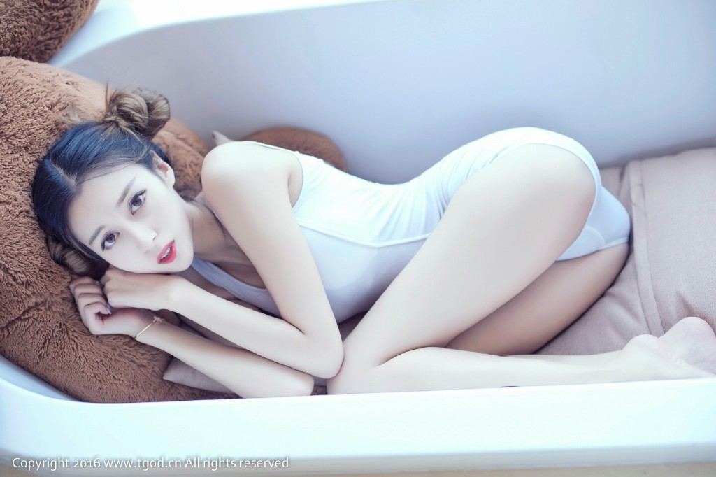 嫩白皮肤美腿美女, AmaEXj [性感 妹子 Sexy Girls] url = http://img.orzaa.com/co/2016/10/28/00/201610281125.jpg