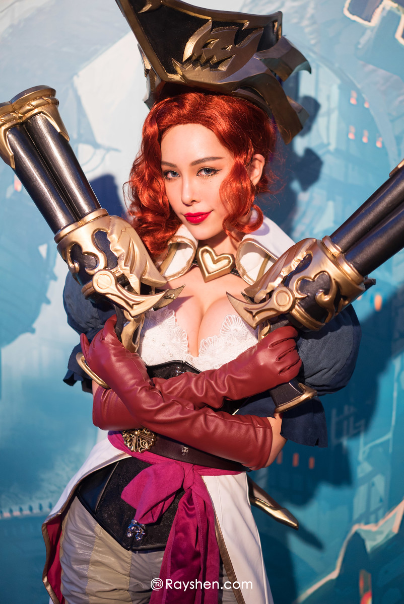 大胸美女性感cosplay, XvTwpa [性感 妹子 Sexy Girls] url = http://img.orzaa.com/co/2016/10/28/00/201610281021.jpg