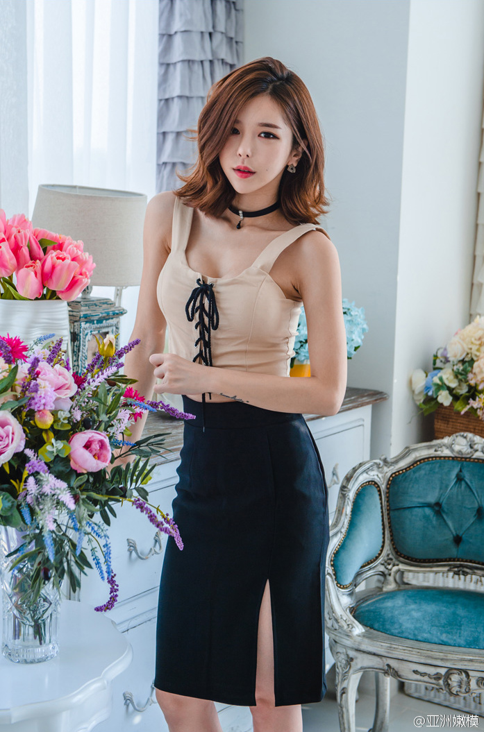 大胸短发美女, mPwiHH [性感 妹子 Sexy Girls] url = http://img.orzaa.com/co/2016/11/03/10/201611031618.jpg