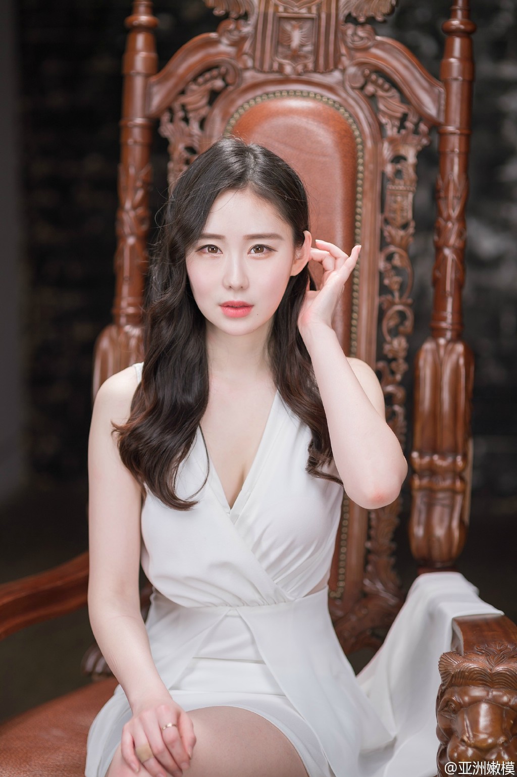 白皙美女少妇, eUyOE8 [性感 妹子 Sexy Girls] url = http://img.orzaa.com/co/2016/11/08/09/201611082428.jpg