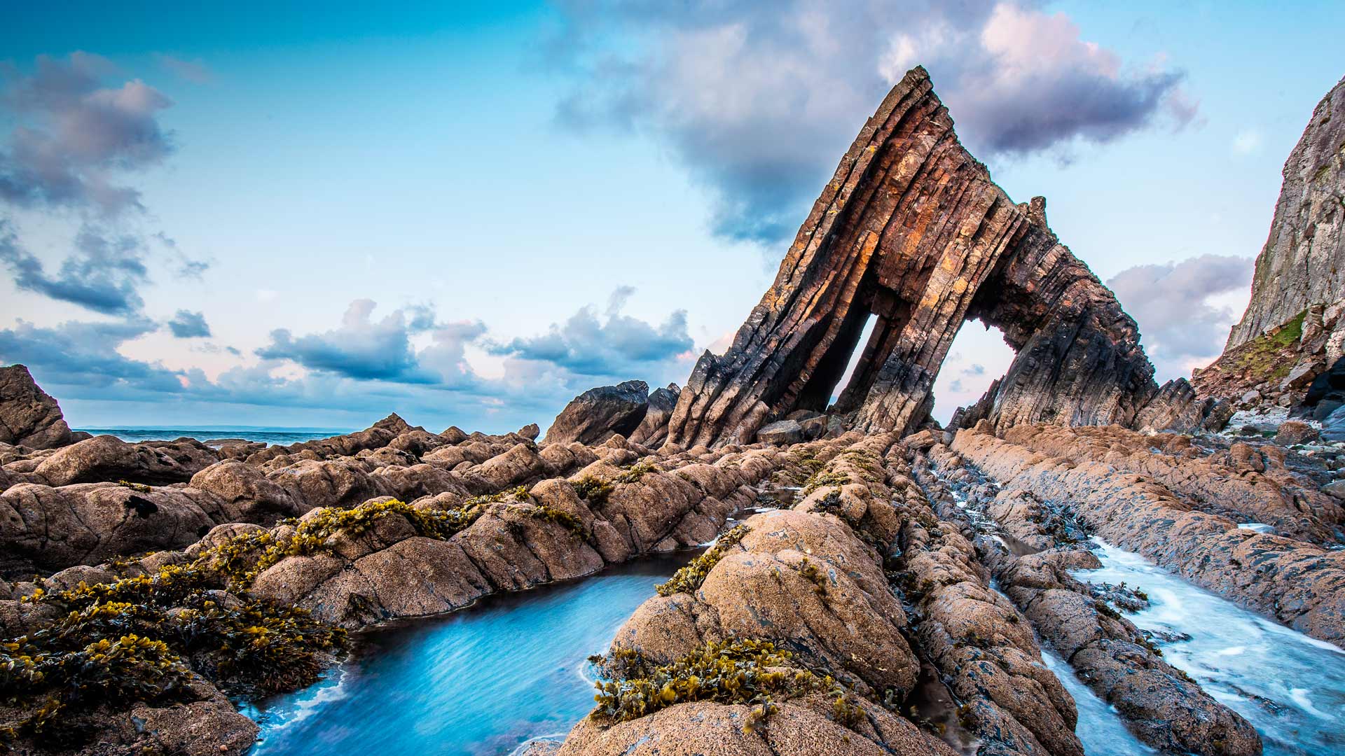 Blackchurch Rock on the North Devon coast, England (© Mike Wilson/Nature's Beauty/Aurora Photos) Bing Everyday Wallpaper 2016-11-21, Vbcpu3 [Bing Everyday Wall Paper 2016-11-21] url = http://www.bing.com/az/hprichbg/rb/BlackchurchRock_ROW10941808214_1920x1080.jpg