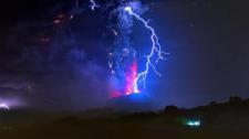 爆发中的卡尔布科火山，智利，2015年4月 (© Martin Bernetti/AFP/Getty Images) Bing Everyday Wallpaper 2016-11-23