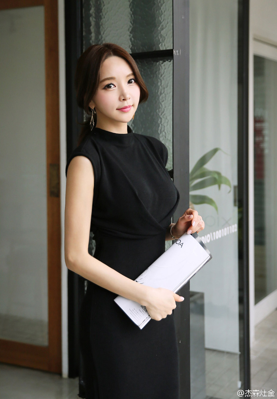 好身材气质少妇, 3hmmHW [性感 妹子 Sexy Girls] url = http://img.orzaa.com/co/2016/11/23/10/20161123945.jpg