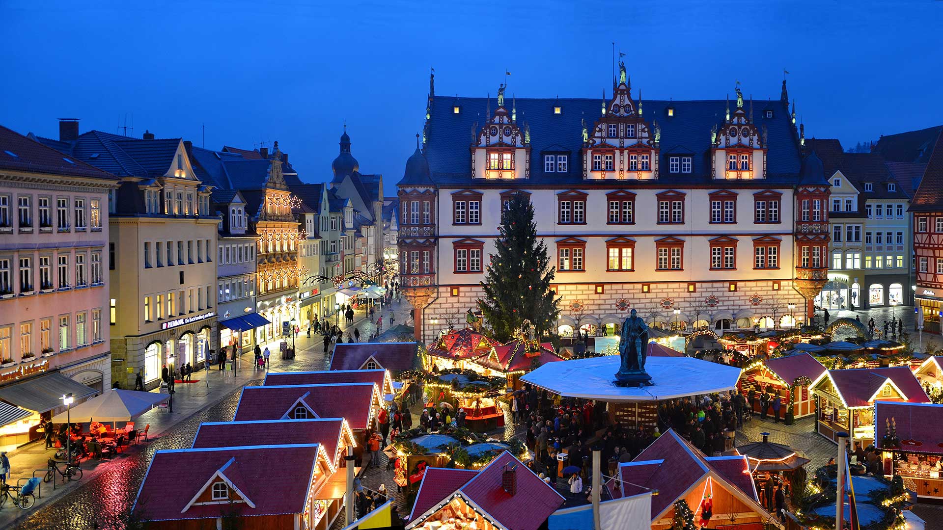Weihnachtsmarkt in Coburg, Bayern, Deutschland (© Rüdiger Hess/geo-select FotoArt) Bing Everyday Wallpaper 2016-11-25, KDe5WE [Bing Everyday Wall Paper 2016-11-25] url = http://www.bing.com/az/hprichbg/rb/ChristmasCoburg_DE-DE9338096562_1920x1080.jpg