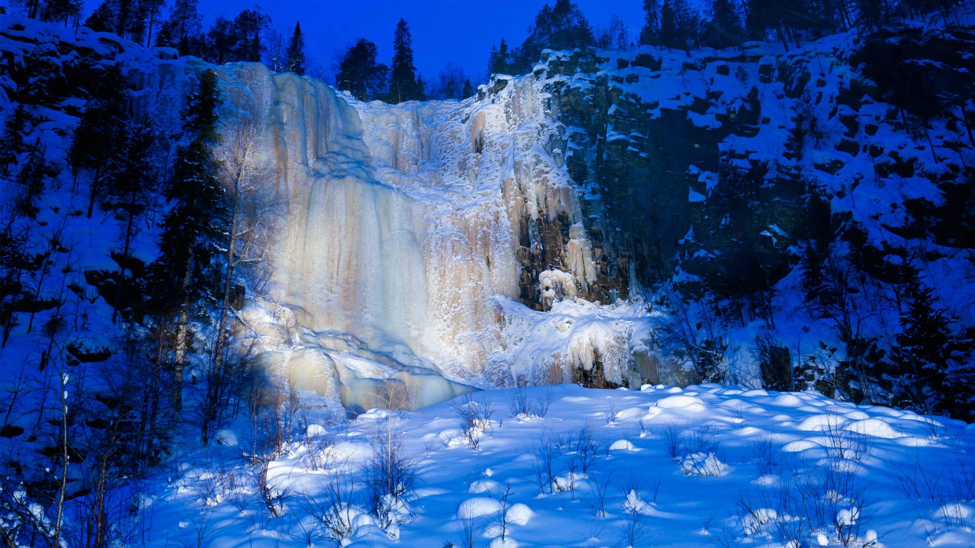 ｢氷の滝｣フィンランド, コロウオマ (© Niall Benvie/Minden Pictures) Bing Everyday Wallpaper 2016-12-05, 01q7HR [Bing Everyday Wall Paper 2016-12-05] url = http://www.bing.com/az/hprichbg/rb/FrozenWaterfall_JA-JP10385440760_1920x1080.jpg