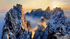 【今日大雪】黄山风景区，安徽省 (© Adam Wong/Prime/500px) Bing Everyday Wallpaper 2016-12-06