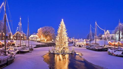 Schwimmender Weihnachtsbaum im Museumshafen Carolinensiel, Niedersachsen, Deutschland (© Manfred Habel/mauritius images GmbH/Alamy Stock Photo) Bing Everyday Wallpaper 2016-12-26
/tmp/UploadBetanAmZrz [Bing Everyday Wall Paper 2016-12-26] url = http://www.bing.com/az/hprichbg/rb/CarolinensielWeihnacht_DE-DE9154689127_1920x1080.jpg

File Size (KB): 315.43 KB
Last Modified: November 26 2021 17:22:38
