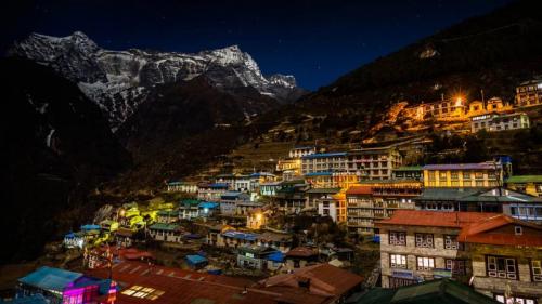 在南崎巴札小镇上方矗立的Kongde Ri山峰，萨加玛塔国家公园，尼泊尔 (© Andrew Peacock/Aurora Photos) Bing Everyday Wallpaper 2017-01-14
/tmp/UploadBetaIIllkl [Bing Everyday Wall Paper 2017-01-14] url = http://www.bing.com/az/hprichbg/rb/KongdeRi_ZH-CN11743396085_1920x1080.jpg

File Size (KB): 327.31 KB
Last Modified: November 26 2021 17:16:47
