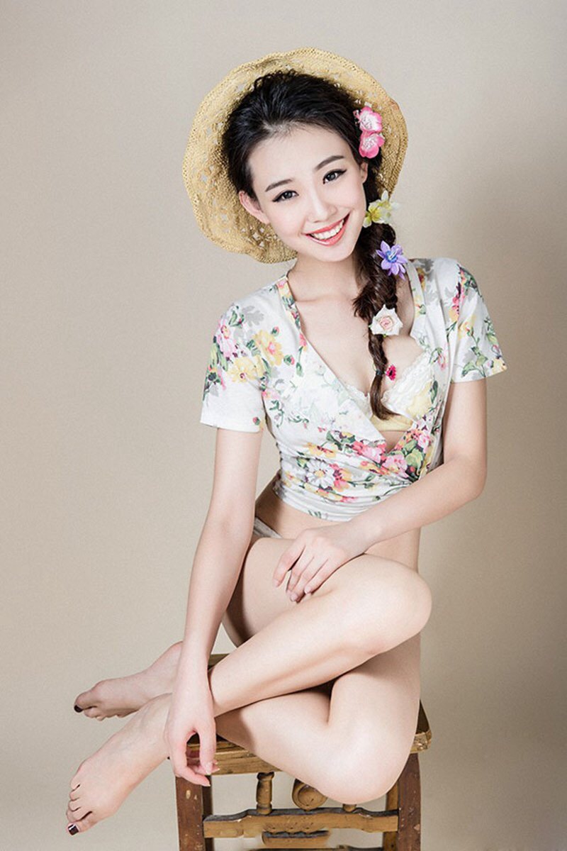 纤细身材小胸美女, rWrLR5 [性感 妹子 Sexy Girls] url = http://img.orzaa.com/co/2017/02/03/07/201702031581.jpg