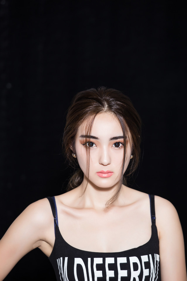 大白胸脯美女, kEw7XN [性感 妹子 Sexy Girls] url = http://img.orzaa.com/co/2017/02/03/07/20170203982.jpg