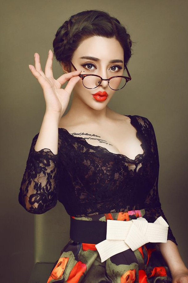 傲人上围美女贵妇装写真, kL8FoB [性感 妹子 Sexy Girls] url = http://img.orzaa.com/co/2017/02/03/07/201702031809.jpg