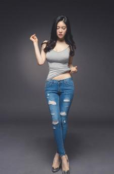 身材高挑性感的韩国美女