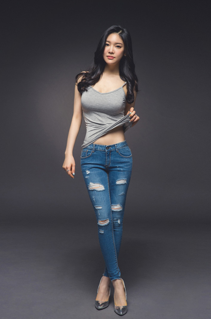 身材高挑性感的韩国美女, IBtr3q [性感 妹子 Sexy Girls] url = http://img.orzaa.com/co/2017/02/03/07/20170203129.jpg