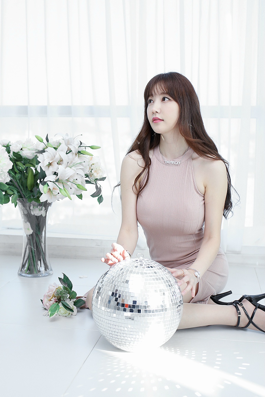 性感白皙少妇, rY73Lt [性感 妹子 Sexy Girls] url = http://img.orzaa.com/co/2017/02/03/07/20170203286.jpg