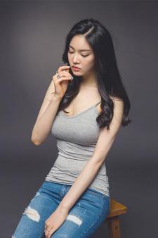 身材高挑性感的韩国美女