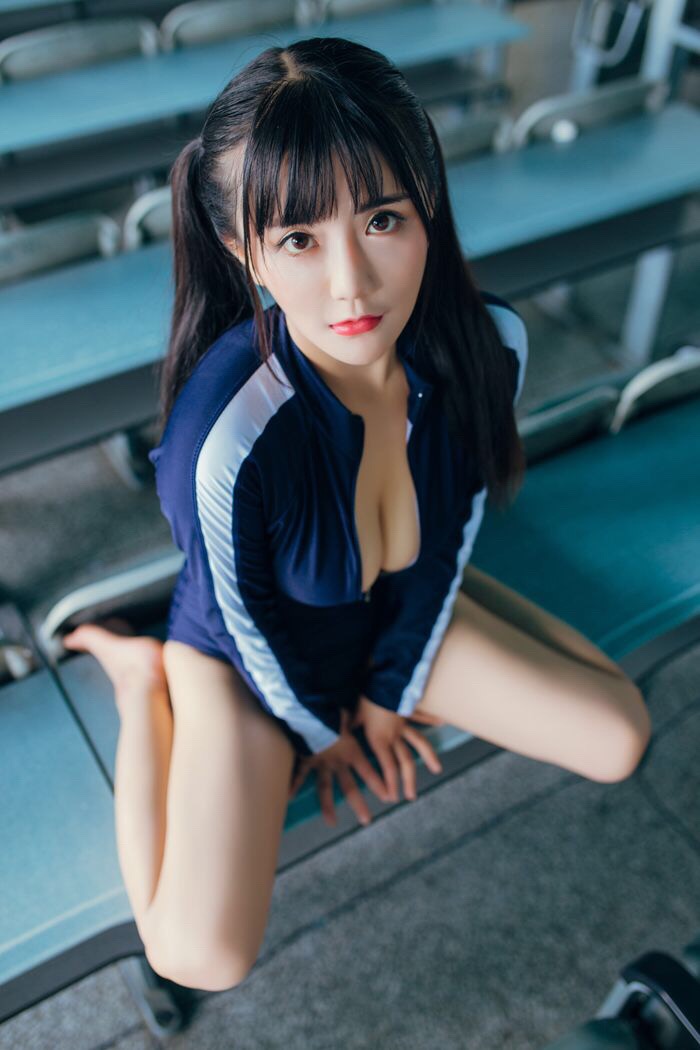 大胸校服美女, 36HKHk [性感 妹子 Sexy Girls] url = http://img.orzaa.com/co/2017/01/30/02/20170130882.jpg