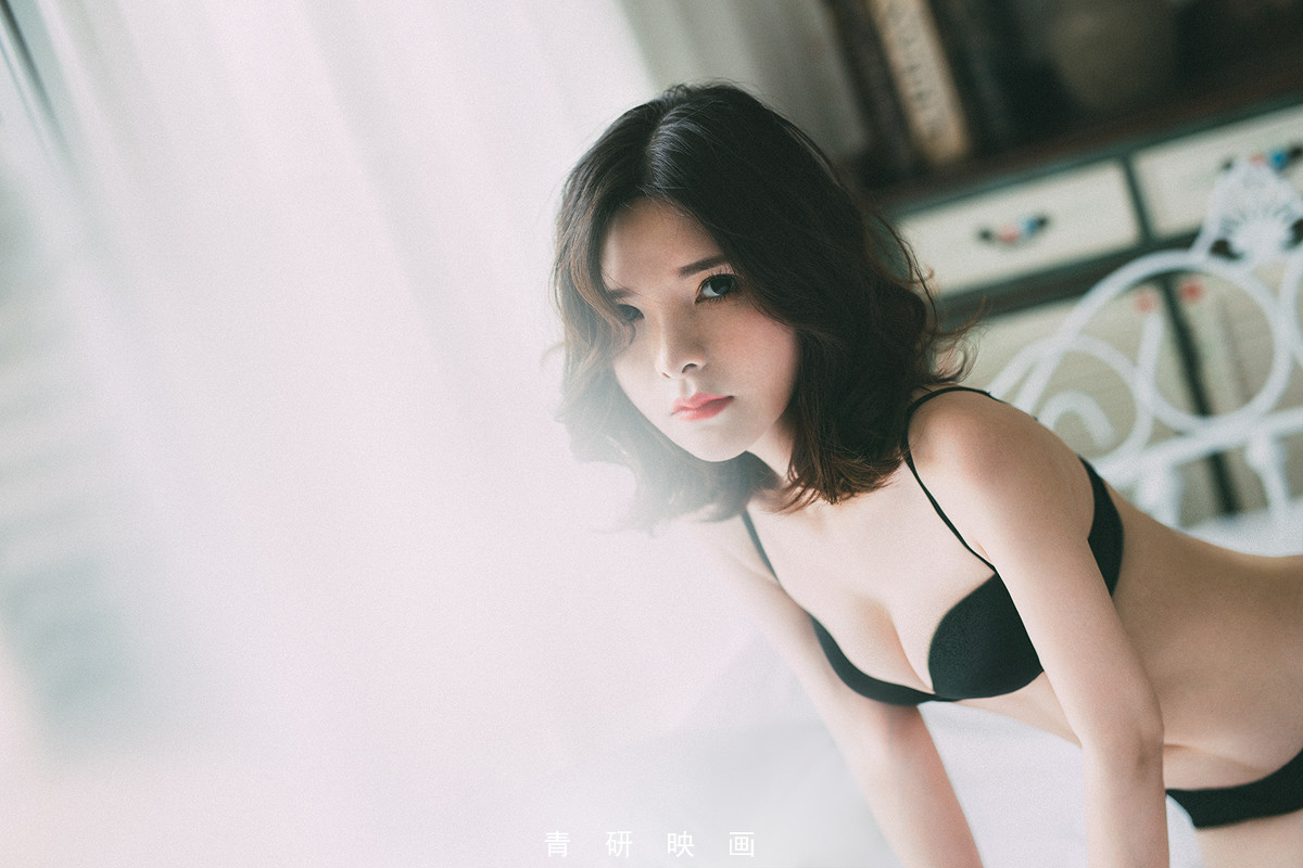 少妇内衣床上写真, RkXunP [性感 妹子 Sexy Girls] url = http://img.orzaa.com/co/2017/01/30/02/20170130819.jpg