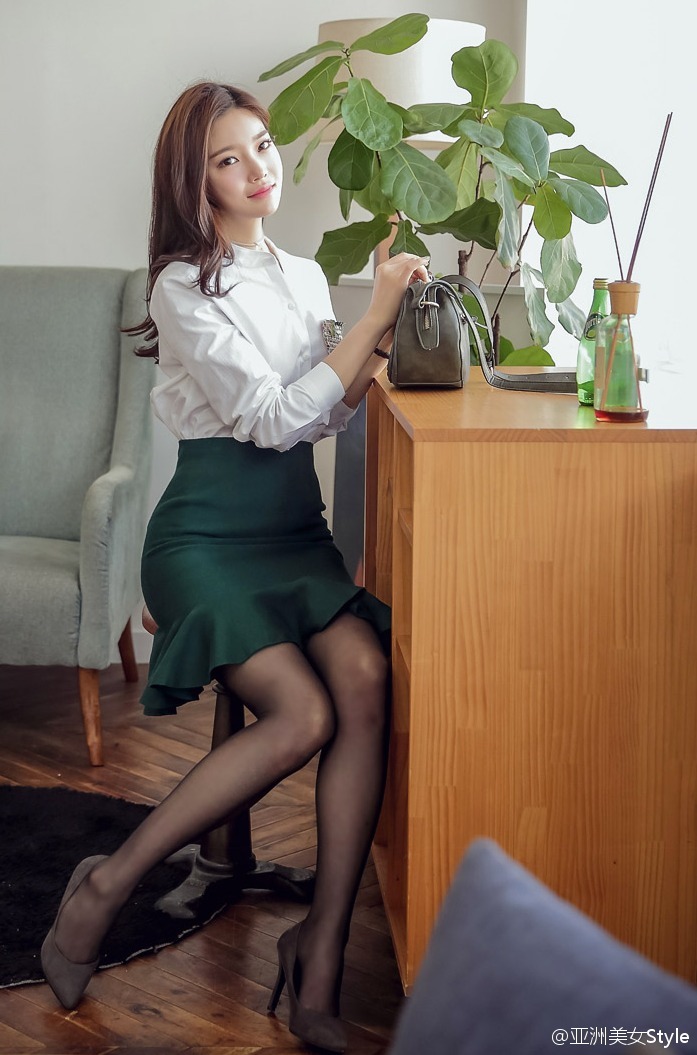 身材高挑美女, BBToZR [性感 妹子 Sexy Girls] url = http://img.orzaa.com/co/2017/02/03/07/20170203526.jpg