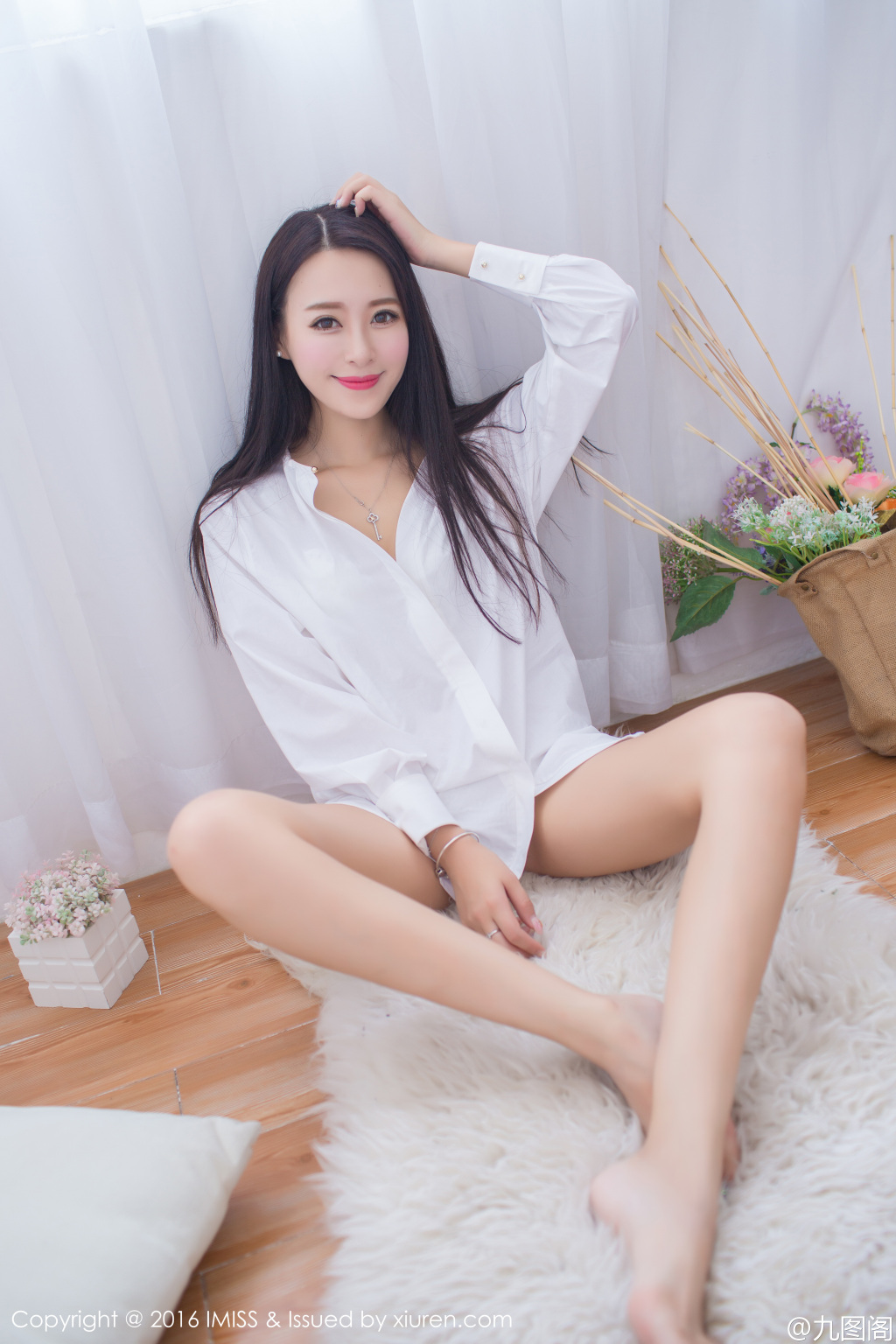 白衬衣美女秀玉腿, lfbaPJ [性感 妹子 Sexy Girls] url = http://img.orzaa.com/co/2017/01/17/16/20170117460.jpg