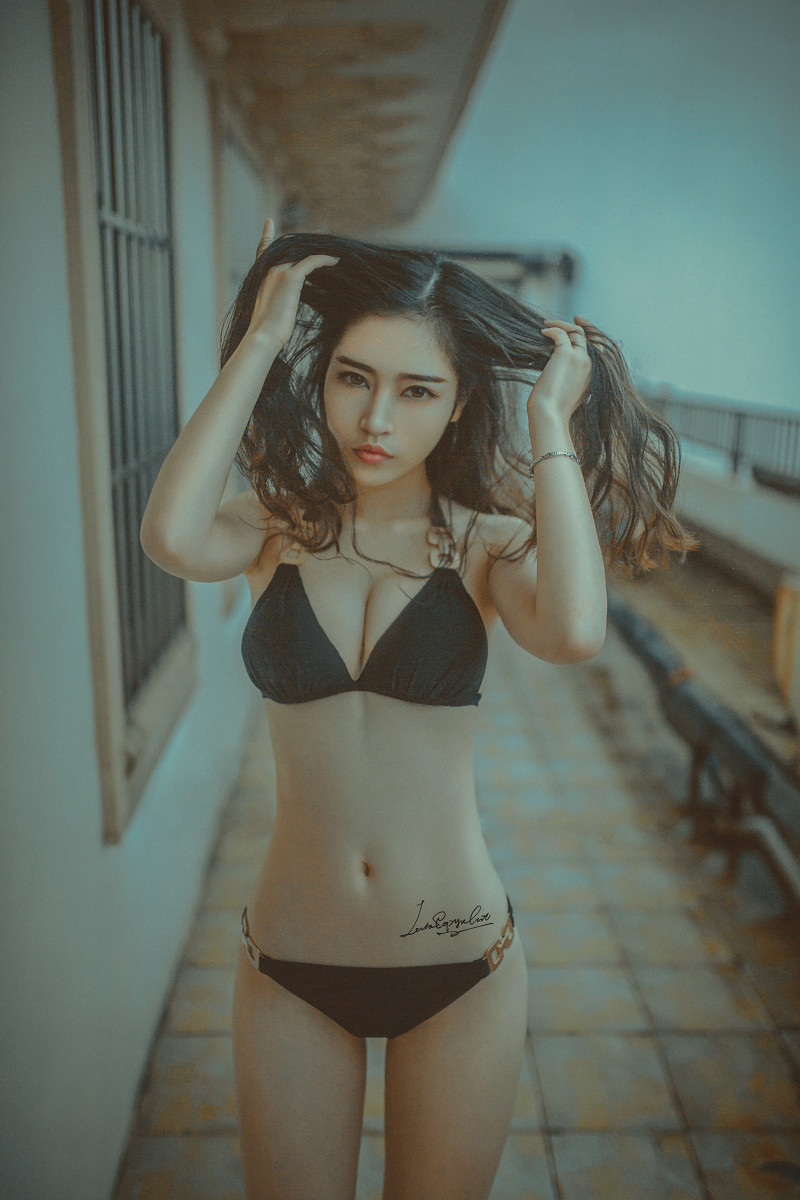 嫩白好身材美女, UtGRSX [性感 妹子 Sexy Girls] url = http://img.orzaa.com/co/2017/01/30/02/20170130541.jpg