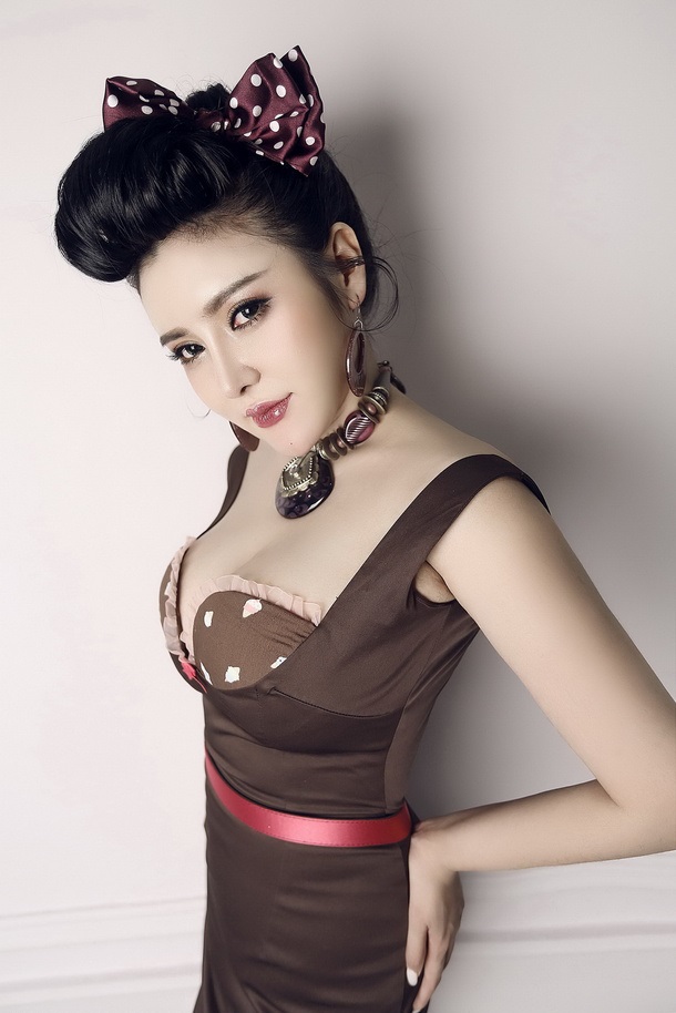 性感妩媚大胸美女, BEqWMI [性感 妹子 Sexy Girls] url = http://img.orzaa.com/co/2017/02/24/05/201702241368.jpg