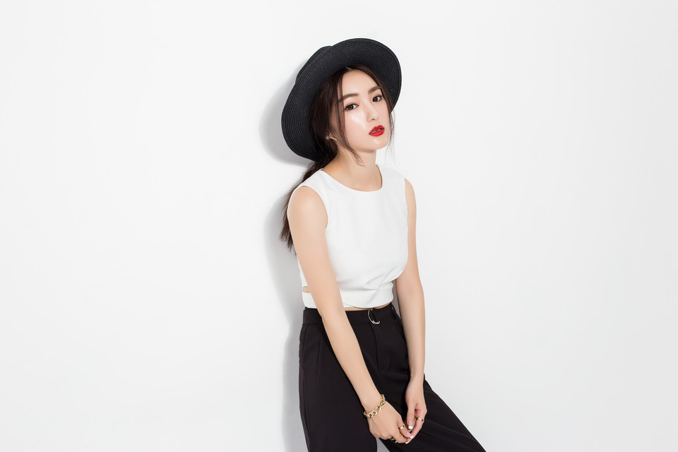 美女时尚超in搭配, JgTqBG [性感 妹子 Sexy Girls] url = http://img.orzaa.com/co/2017/02/24/05/20170224649.jpg