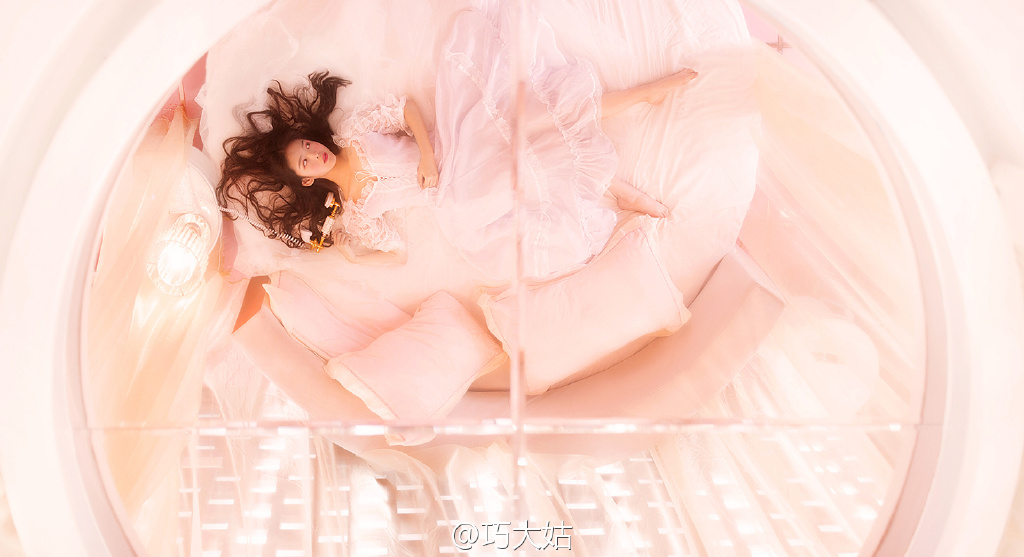烟熏妆美女, xT9nwm [清纯 妹子 Cute Ladies] url = http://img.orzaa.com/co/2017/03/12/16/20170312492.jpg