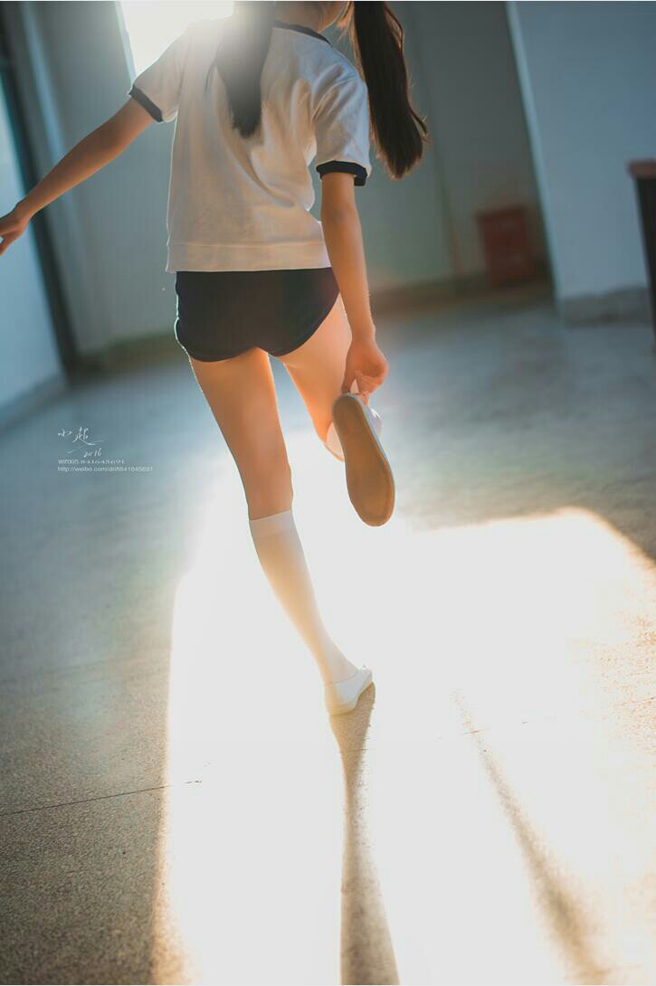 少女短裤露美腿, bbZdaF [清纯 妹子 Cute Ladies] url = http://img.orzaa.com/co/2017/03/12/17/201703121472.jpg