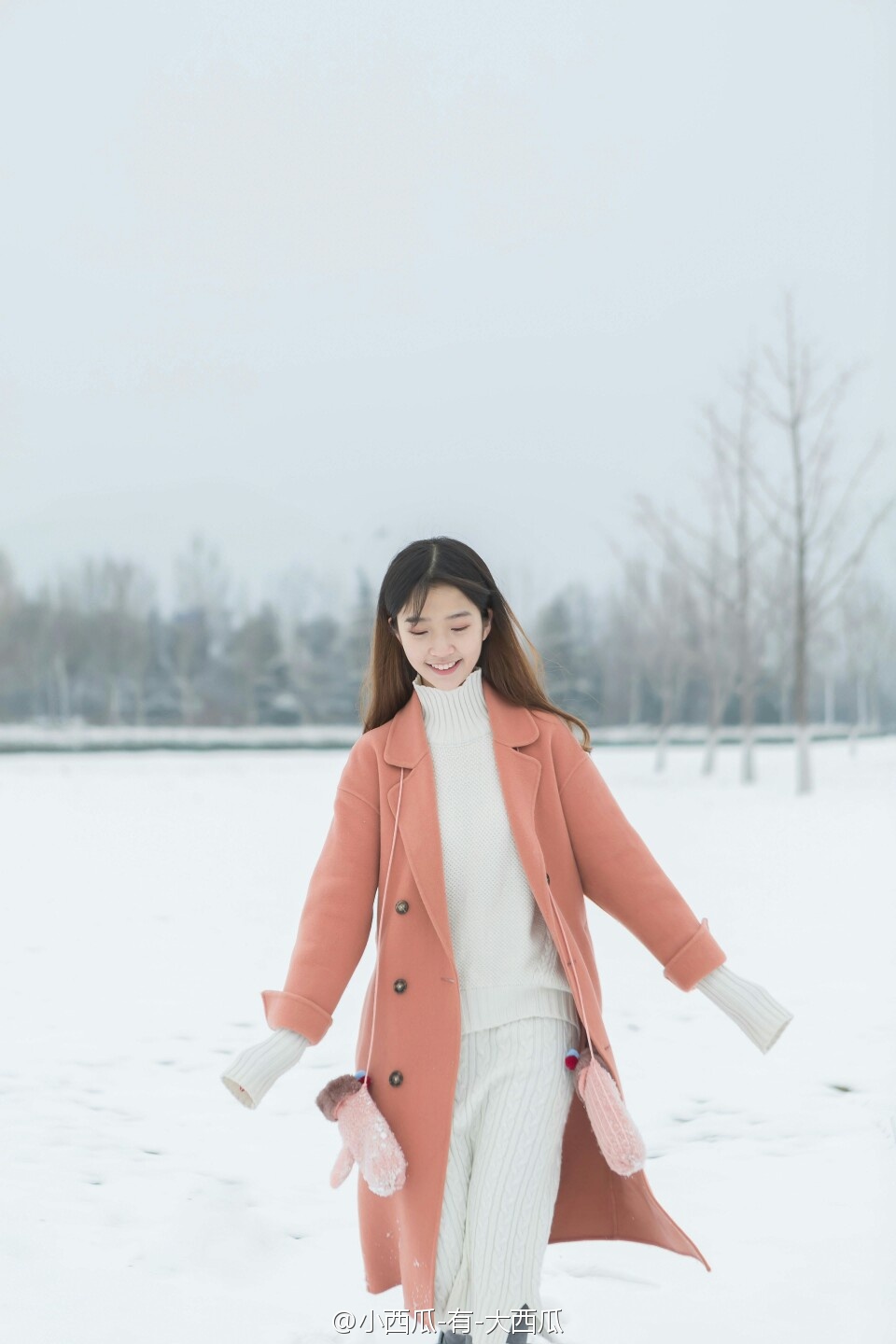 清纯美女雪地写真, FisIkG [清纯 妹子 Cute Ladies] url = http://img.orzaa.com/co/2017/03/12/16/2017031266.jpg
