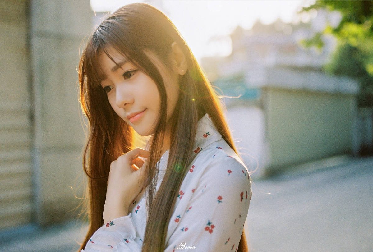 长发刘海碎花裙女孩, AHJZgQ [清纯 妹子 Cute Ladies] url = http://img.orzaa.com/co/2017/03/12/16/20170312344.jpg