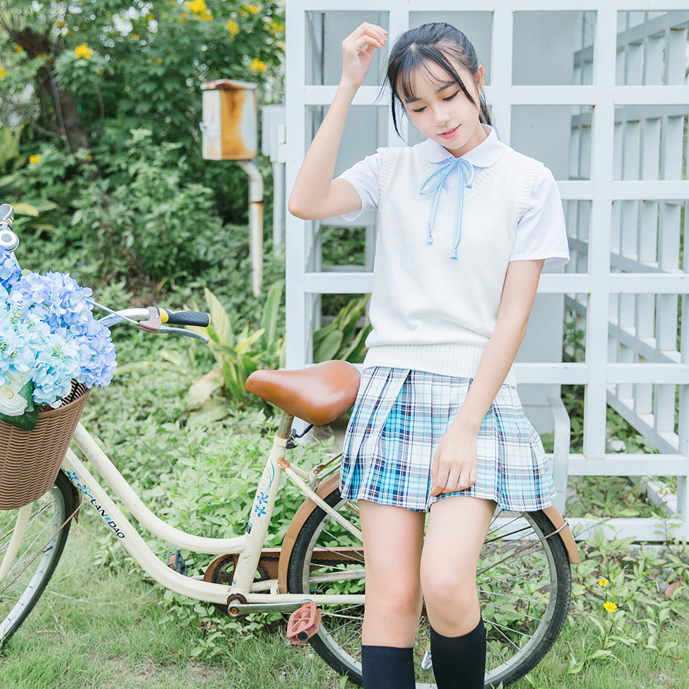 迷你短裙女孩, kLJpW8 [清纯 妹子 Cute Ladies] url = http://img.orzaa.com/co/2017/03/12/17/20170312844.jpg