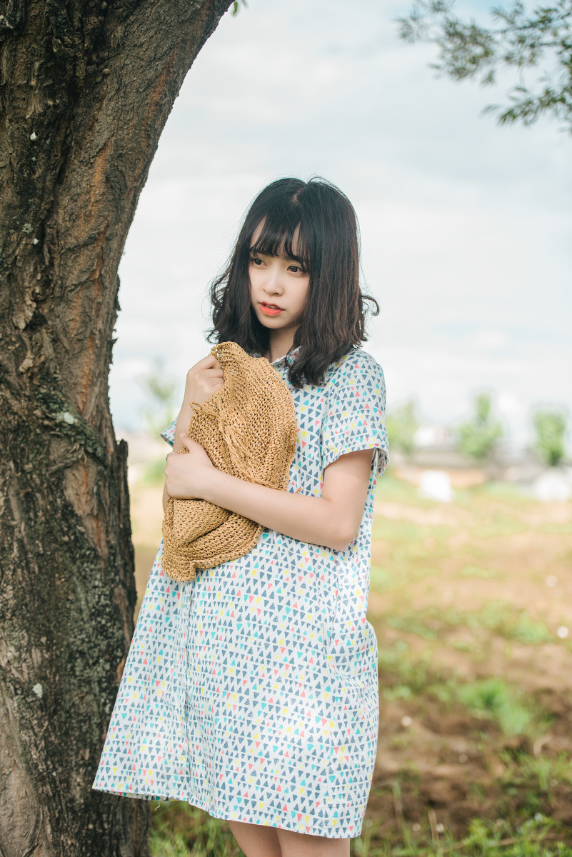 碎花裙短发女孩, exlciW [清纯 妹子 Cute Ladies] url = http://img.orzaa.com/co/2017/03/12/17/20170312949.jpg