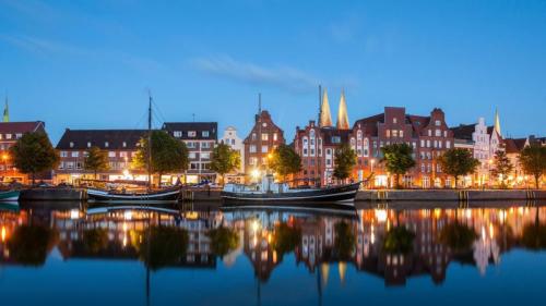 Traveufer in Lübeck, Schleswig-Holstein, Deutschland (© Radius Images/Alamy Stock Photo) Bing Everyday Wallpaper 2017-05-07
/tmp/UploadBetanF4uaS [Bing Everyday Wall Paper 2017-05-07] url = http://www.bing.com/az/hprichbg/rb/LuebeckTrave_DE-DE9471468332_1920x1080.jpg

File Size (KB): 269.39 KB
Last Modified: November 26 2021 17:16:56
