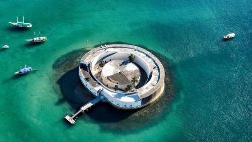 São Marcelo Fort in All Saint’s Bay, Salvador, Bahia, Brazil (© Uiler Costa/Offset) Bing Everyday Wallpaper 2017-06-25
/tmp/UploadBetaloeZAW [Bing Everyday Wall Paper 2017-06-25] url = http://www.bing.com/az/hprichbg/rb/SaoMarceloFort_ROW13614851740_1920x1080.jpg

File Size (KB): 330.38 KB
Last Modified: November 26 2021 17:21:58
