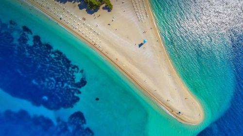 布拉奇岛上的尖角海滩，克罗地亚 (© mbbirdy/E+/Getty Images) Bing Everyday Wallpaper 2017-08-17
/tmp/UploadBetaUo3KCv [Bing Everyday Wall Paper 2017-08-17] url = http://www.bing.com/az/hprichbg/rb/GoldenHorn_ZH-CN14570526834_1920x1080.jpg

File Size (KB): 327.56 KB
Last Modified: November 26 2021 17:21:31
