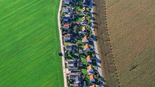Luftaufnahme einer Wohnsiedlung in Poing, Bayern, Deutschland (© plainpicture/Westend61/Klaus Leidorf) Bing Everyday Wallpaper 2017-08-22
/tmp/UploadBeta0HrKAV [Bing Everyday Wall Paper 2017-08-22] url = http://www.bing.com/az/hprichbg/rb/PoingAerial_DE-DE13794104209_1920x1080.jpg

File Size (KB): 331.33 KB
Last Modified: November 26 2021 17:21:31
