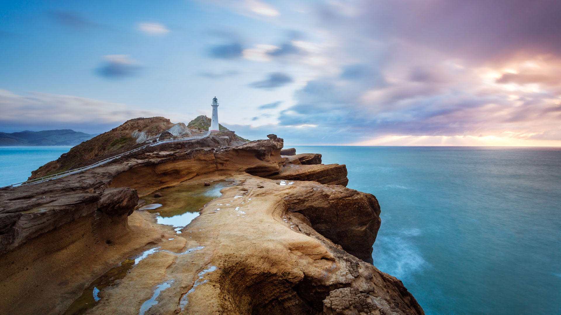 ｢キャッスルポイント灯台｣ニュージーランド北島, キャッスルポイント景観保護区 (© Matteo Colombo/Digital Vision/Getty Images) Bing Everyday Wallpaper 2017-09-11, JnEvBz [Bing Everyday Wall Paper 2017-09-11] url = http://www.bing.com/az/hprichbg/rb/CastlePointLH_JA-JP13433910394_1920x1080.jpg