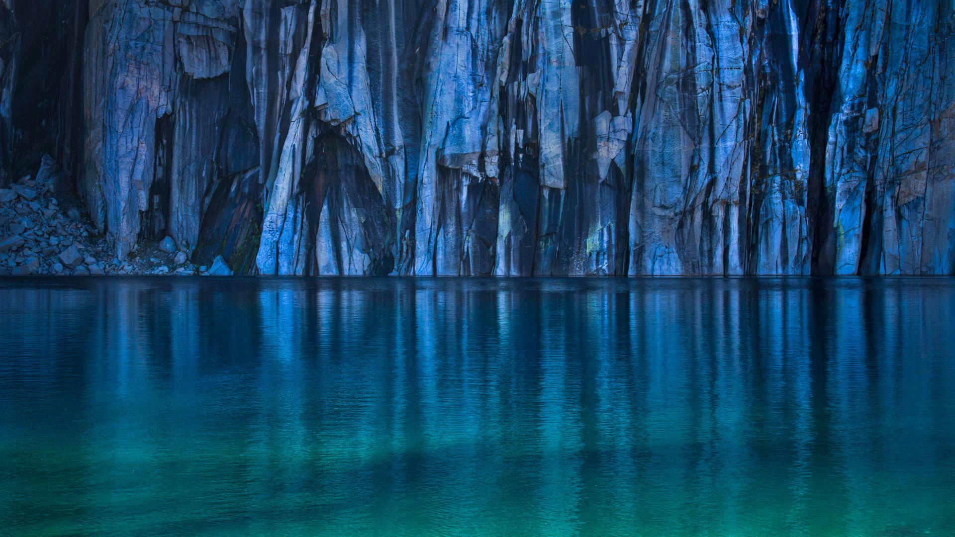 美洲杉国家公园内的悬崖湖，美国加利福尼亚州 (© Caleb Weston/Getty Images) Bing Everyday Wallpaper 2017-09-25, 2mIY8v [Bing Everyday Wall Paper 2017-09-25] url = http://www.bing.com/az/hprichbg/rb/PrecipiceLake_ZH-CN10138285567_1920x1080.jpg