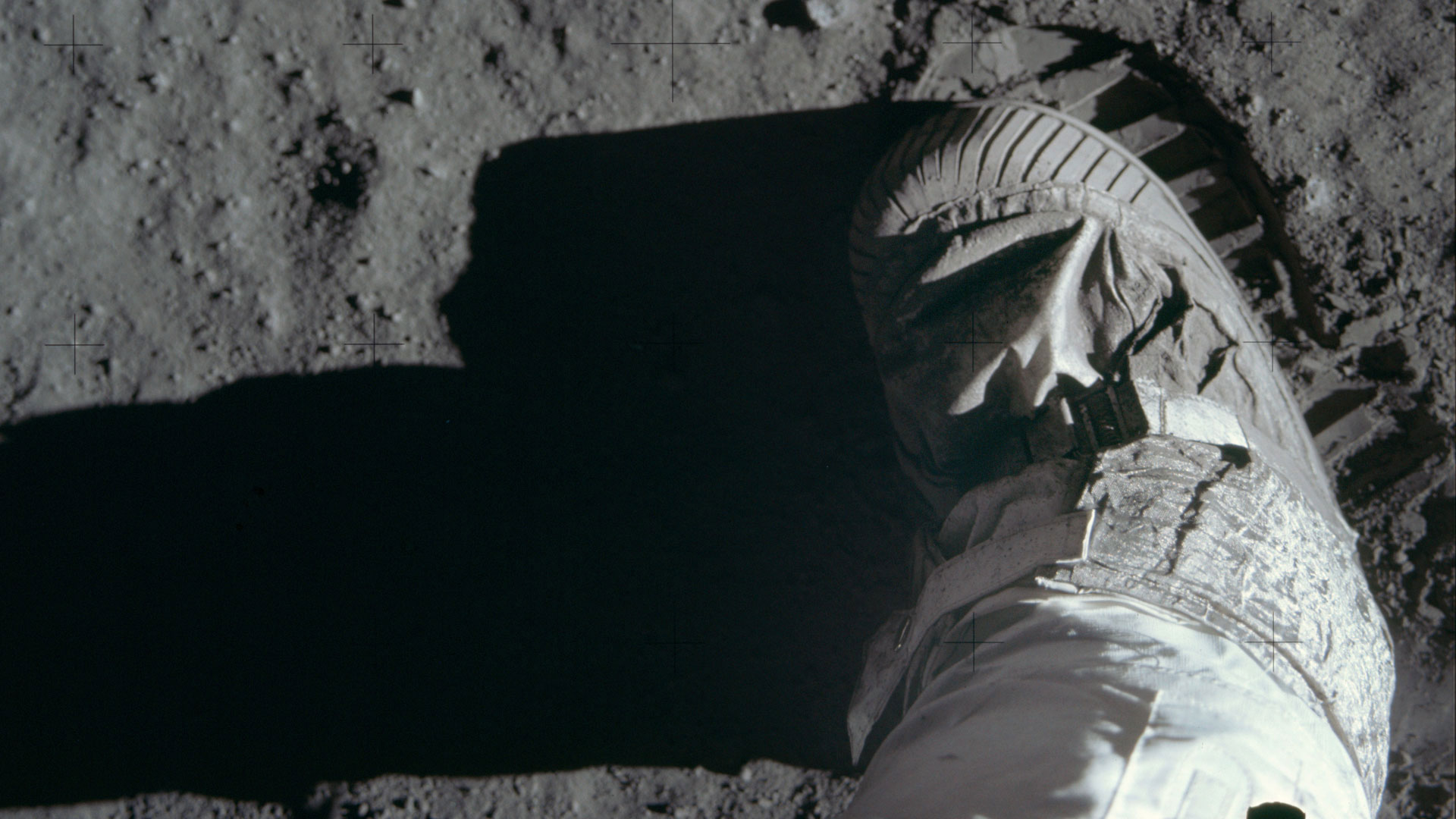 Buzz Aldrin's boot on lunar soil, Apollo 11 mission (© NASA) Bing Everyday Wallpaper 2017-10-04, mV31r0 [Bing Everyday Wall Paper 2017-10-04] url = http://www.bing.com/az/hprichbg/rb/AldrinsBoot_EN-AU10647003933_1920x1080.jpg