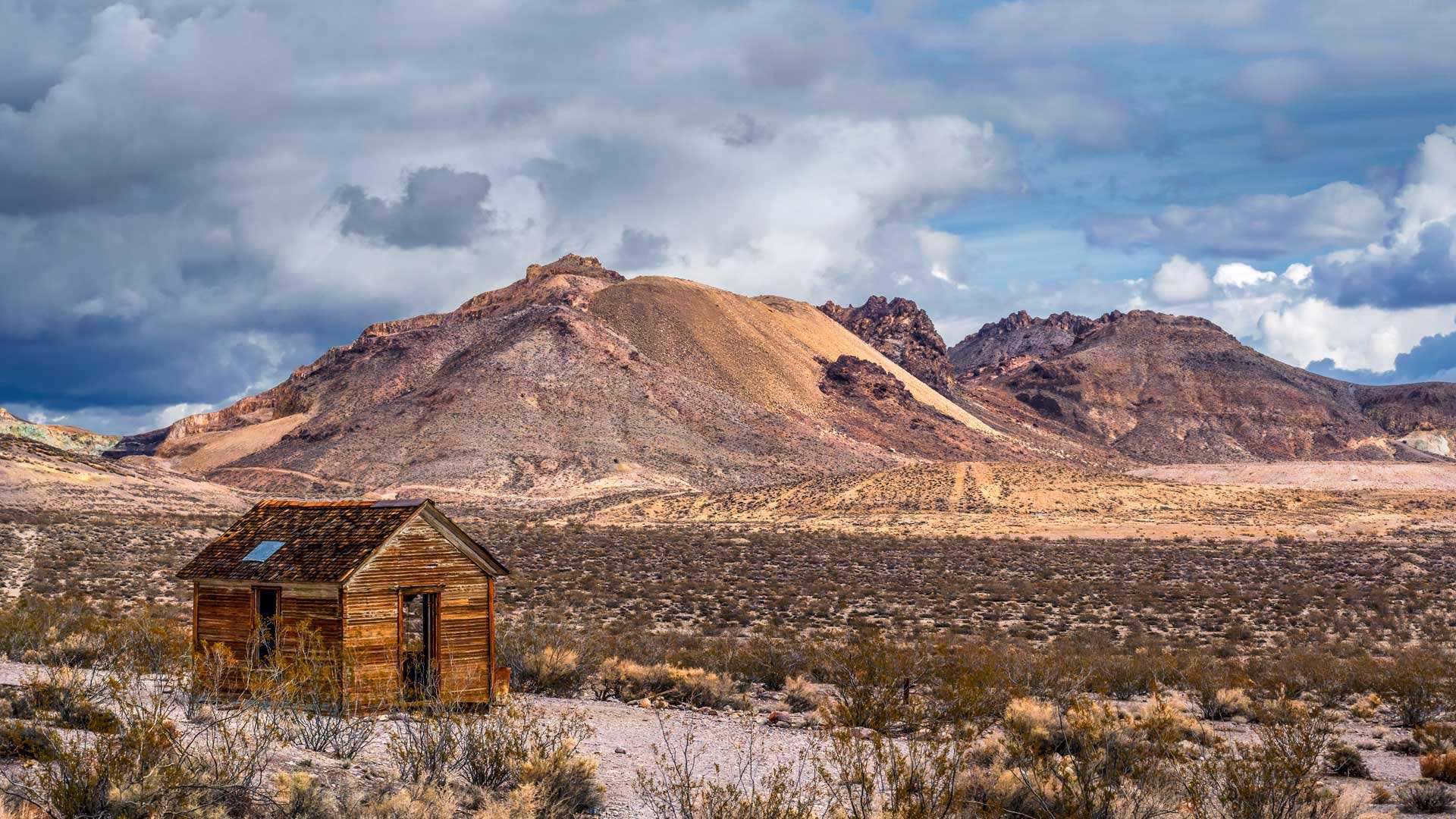 Rhyolite, a ghost town near Beatty, Nevada (© Devesh V. Tripathi) Bing Everyday Wallpaper 2017-10-13, JxA8Qa [Bing Everyday Wall Paper 2017-10-13] url = http://www.bing.com/az/hprichbg/rb/DeveshContestWinner_EN-US11393306739_1920x1080.jpg