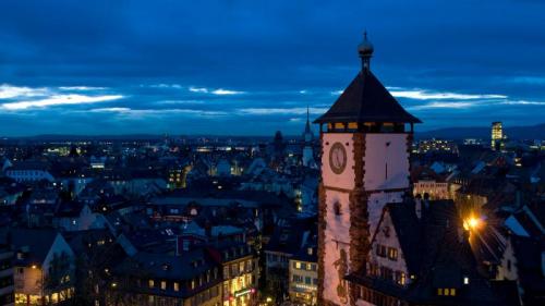 Nächtliches Panorama mit Schwabentor, Freiburg, Baden-Württemberg, Deutschland (© imageBROKER/Alamy Stock Photo) Bing Everyday Wallpaper 2017-11-23
/tmp/UploadBetas3u7lT [Bing Everyday Wall Paper 2017-11-23] url = http://www.bing.com/az/hprichbg/rb/FreiburgNacht_DE-DE13848214151_1920x1080.jpg

File Size (KB): 329.33 KB
Last Modified: November 26 2021 17:21:45
