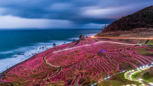 灯光装点的水稻梯田，日本轮岛 (© Sean Pavone/Alamy) Bing Everyday Wallpaper 2017-11-28
/tmp/UploadBetadJUBK3 [Bing Everyday Wall Paper 2017-11-28] url = http://www.bing.com/az/hprichbg/rb/RiceLights_ZH-CN7549259687_1920x1080.jpg

File Size (KB): 327.53 KB
Last Modified: November 26 2021 17:21:42
