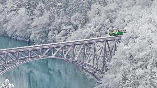 Ein Zug auf der Eisenbahnbrücke über den Tadami in der Nähe von Mishima, Japan (© Nuttapoom Amornpashara/Getty Images) Bing Everyday Wallpaper 2017-12-09
/tmp/UploadBeta5hleZi [Bing Everyday Wall Paper 2017-12-09] url = http://www.bing.com/az/hprichbg/rb/TadamiTrain_DE-DE12959954742_1920x1080.jpg

File Size (KB): 328.16 KB
Last Modified: November 26 2021 17:16:23

