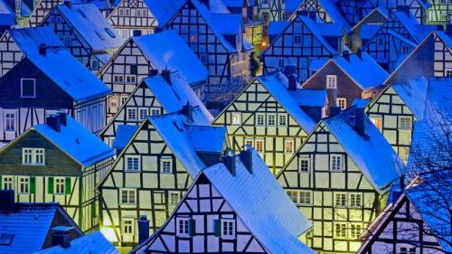 ｢フロイデンベルク｣ドイツ, ジーガーラント (© Iain Masterton/age fotostock) Bing Everyday Wallpaper 2017-12-10
/tmp/UploadBetaFTNBsh [Bing Everyday Wall Paper 2017-12-10] url = http://www.bing.com/az/hprichbg/rb/Freudenberg_JA-JP11714819408_1920x1080.jpg

File Size (KB): 332.76 KB
Last Modified: November 26 2021 17:16:22
