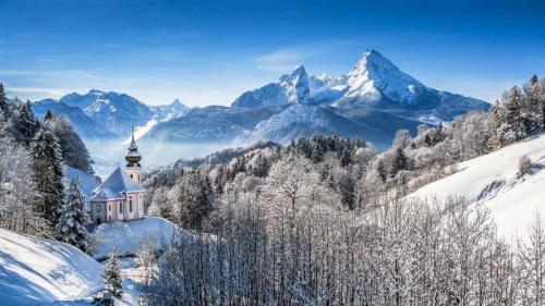 Idyllische Winterlandschaft in den Alpen mit Blick auf die Wallfahrtskirche Maria Gern und den Watzmann, Bayern, Deutschland (© MacEaton/Alamy Stock Foto) Bing Everyday Wallpaper 2018-01-29
/tmp/UploadBetaoGDzIA [Bing Everyday Wall Paper 2018-01-29] url = http://www.bing.com/az/hprichbg/rb/MariaGernWatzmann_DE-DE13287040167_1920x1080.jpg

File Size (KB): 325.94 KB
Last Modified: November 26 2021 18:34:54
