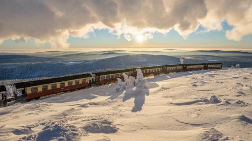 Brockenbahn im Nationalpark Harz, Sachsen-Anhalt, Deutschland (© Patrice von Collani/Westend61/Offset) Bing Everyday Wallpaper 2018-03-05
/tmp/UploadBetamyQMnM [Bing Everyday Wall Paper 2018-03-05] url = http://www.bing.com/az/hprichbg/rb/BrockenbahnHarz_DE-DE12733361863_1920x1080.jpg

File Size (KB): 331.66 KB
Last Modified: November 26 2021 18:35:18
