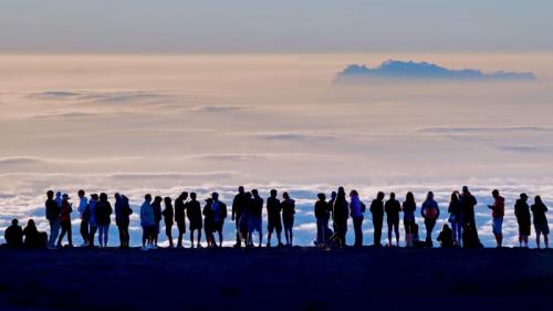 海勒卡拉国家公园的哈莱亚卡拉火山顶端的游客，美国夏威夷州 (© Alex Messenger/Tandem Stills + Motion) Bing Everyday Wallpaper 2018-04-23
/tmp/UploadBeta5EsHPr [Bing Everyday Wall Paper 2018-04-23] url = http://www.bing.com/az/hprichbg/rb/HNPVisitors_ZH-CN13484945239_1920x1080.jpg

File Size (KB): 248.09 KB
Last Modified: November 26 2021 18:34:38
