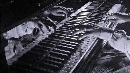 1943年在纽约举行的爵士即兴演出中爵士乐钢琴家玛丽·卢·威廉斯的手部特写 (© Gjon Mili/Getty Images) Bing Everyday Wallpaper 2018-04-30
/tmp/UploadBetarE5rUB [Bing Everyday Wall Paper 2018-04-30] url = http://www.bing.com/az/hprichbg/rb/MaryLouWilliams_ZH-CN11937645356_1920x1080.jpg

File Size (KB): 302.21 KB
Last Modified: November 26 2021 18:34:35
